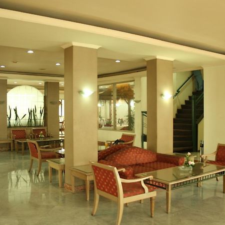 Hotel Royal Palace Бандунг Екстериор снимка