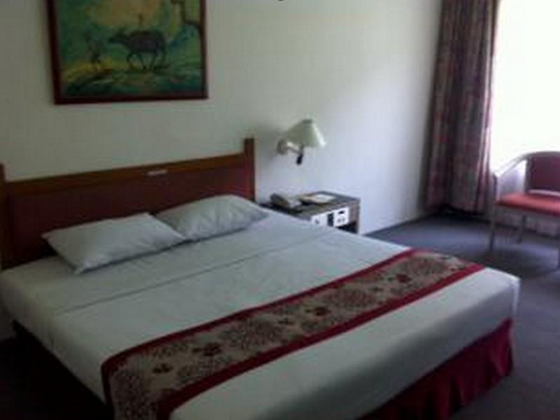 Hotel Royal Palace Бандунг Екстериор снимка