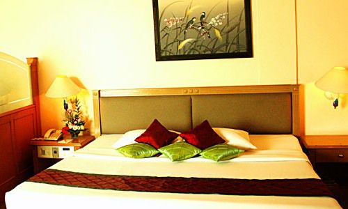 Hotel Royal Palace Бандунг Екстериор снимка